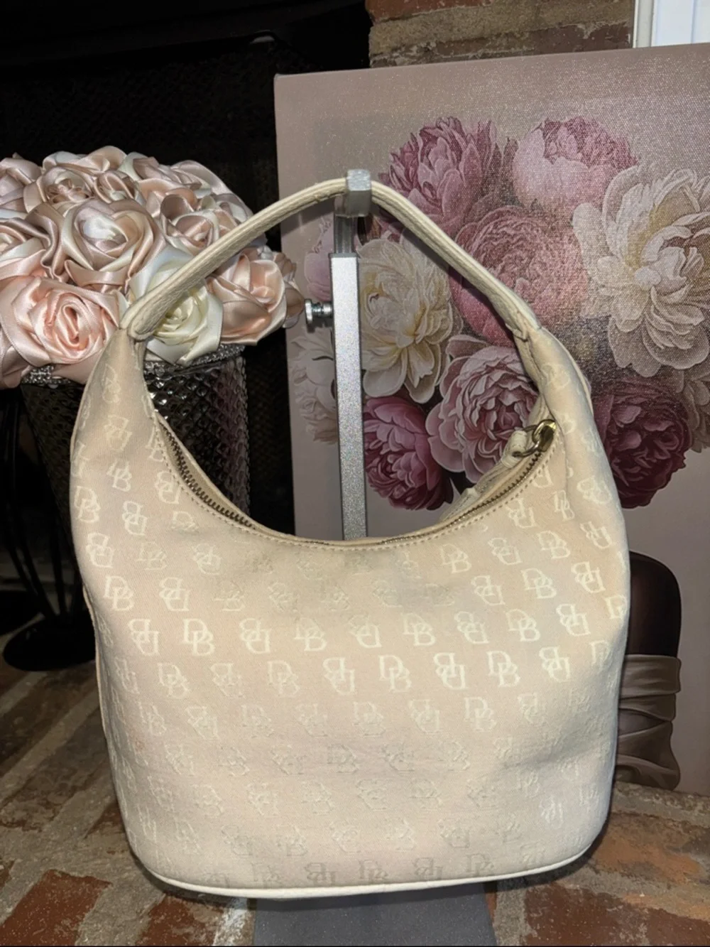 Dooney & Bourke - Picture 4 of 10